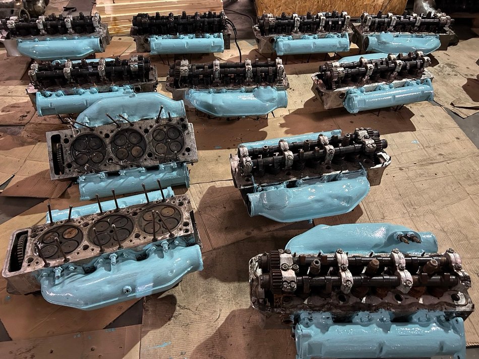 Cylinder head of a DG-696/840 kW diesel internal combustion engine of a mobile power supply station (right/left)